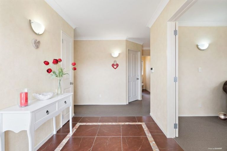 Photo of property in 19 Walter Haddrell Crescent, Flat Bush, Auckland, 2016