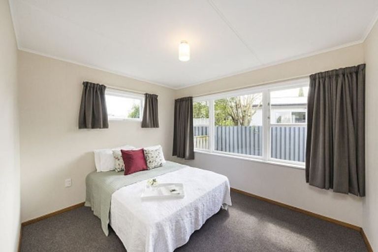 Photo of property in 10 Catlins Crescent, Milson, Palmerston North, 4414