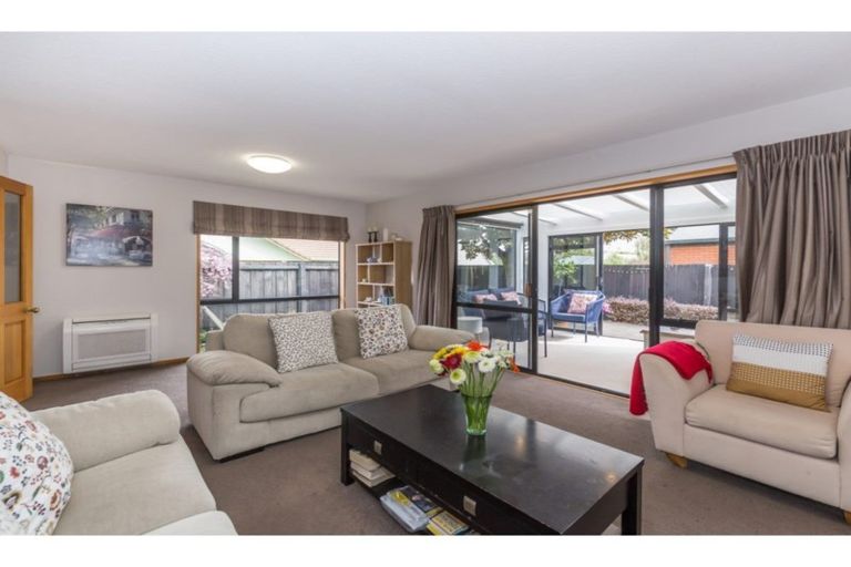 Photo of property in 2/8 Herbs Place, Cashmere, Christchurch, 8022