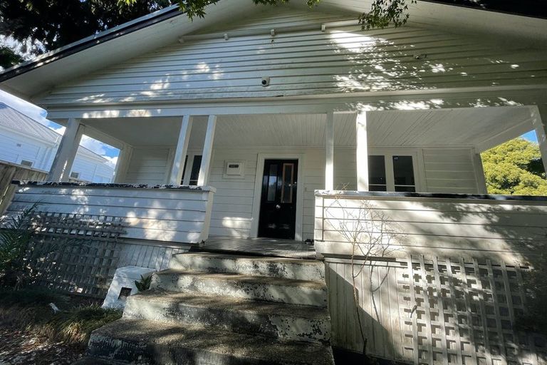 Photo of property in 155 Glenfield Road, Hillcrest, Auckland, 0626