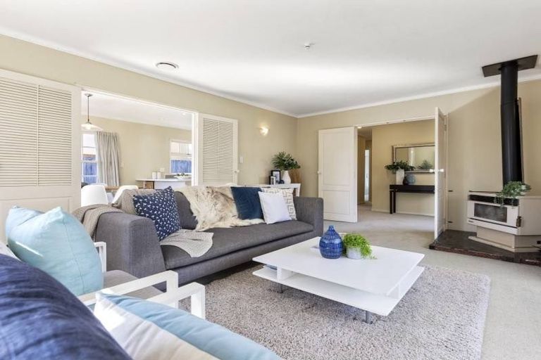 Photo of property in 11 Fielding Crescent, Farm Cove, Auckland, 2012