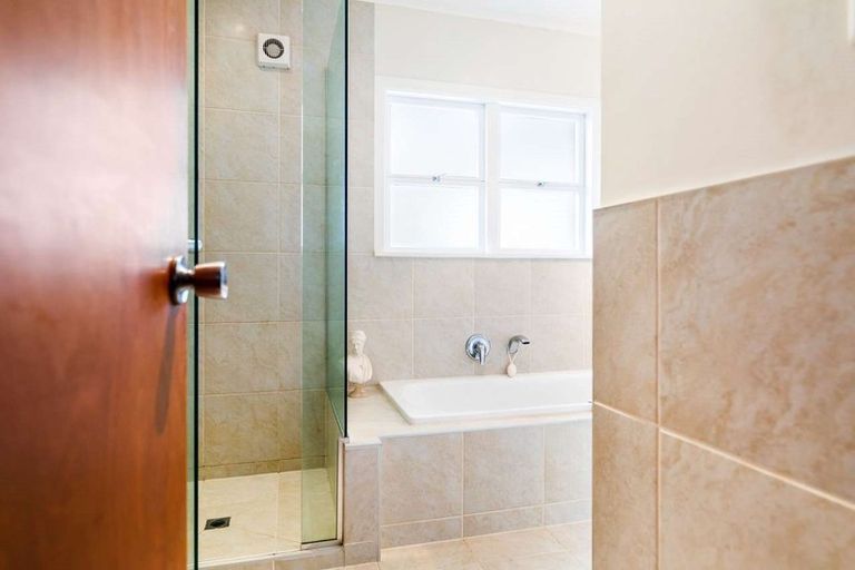 Photo of property in 25 Hartley Terrace, Massey, Auckland, 0614