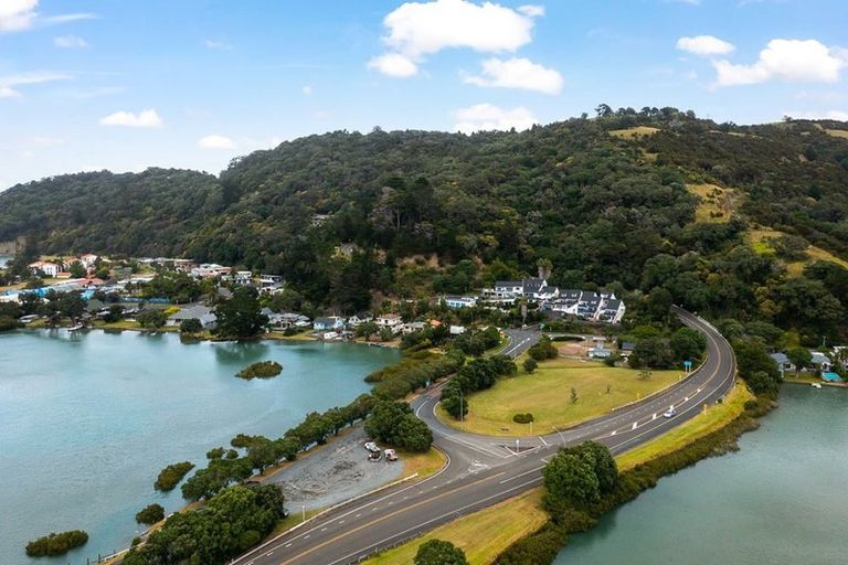Photo of property in 5 Weranui Road, Waiwera, Orewa, 0994