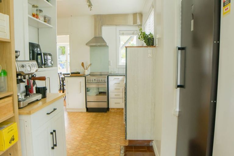 Photo of property in 27 Belle Vue Avenue, Northcote Point, Auckland, 0627