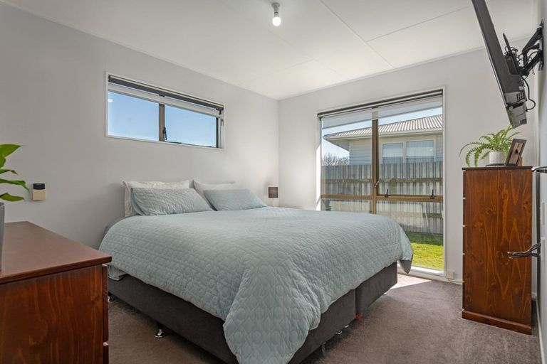 Photo of property in 28 Acacia Street, Kelvin Grove, Palmerston North, 4414