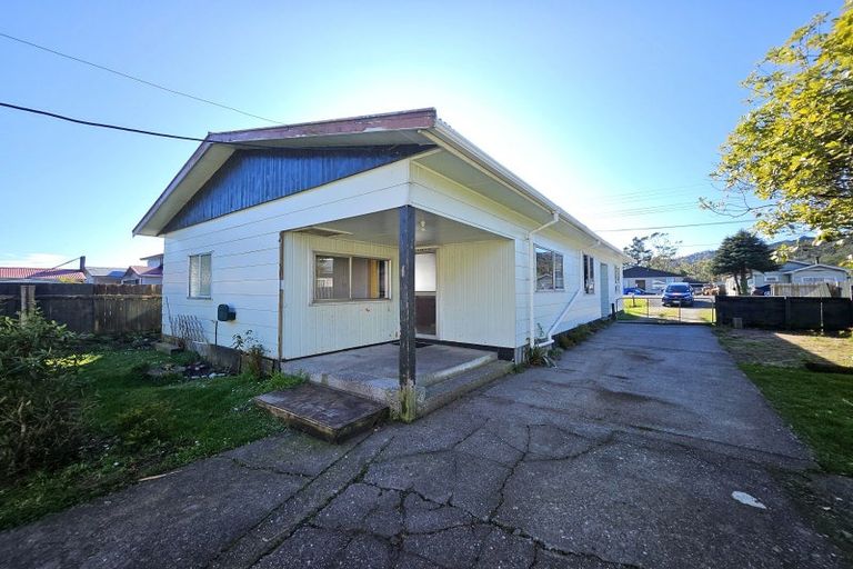 Photo of property in 27 Inverness Street, Dunollie, Runanga, 7803