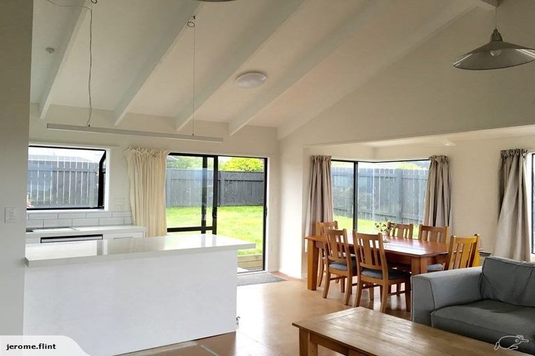 Photo of property in 17 Cobar Close, Maupuia, Wellington, 6022