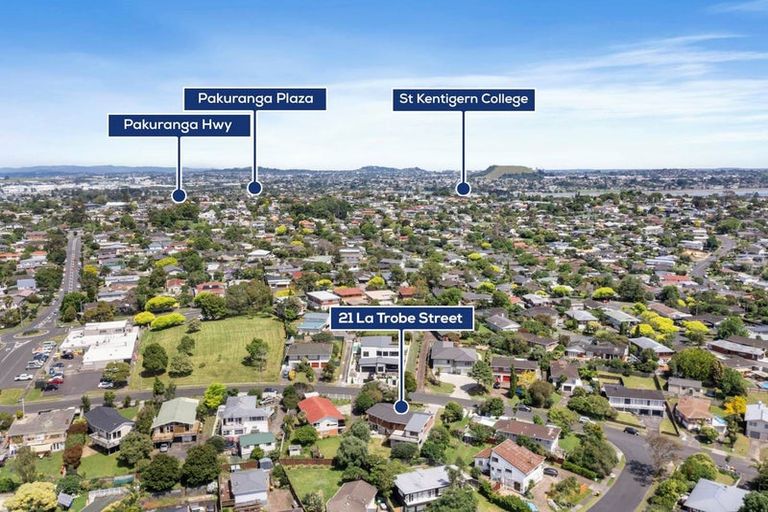 Photo of property in 21 La Trobe Street, Pakuranga Heights, Auckland, 2010