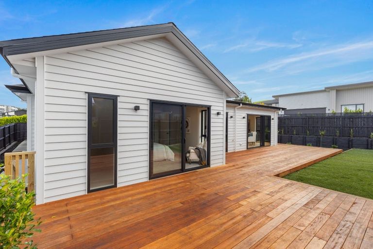 Photo of property in 41 Surf View Crescent, Red Beach, 0932
