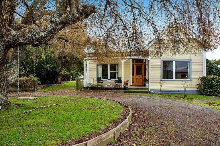 Photo of property in 61 Turuturu Road, Hawera, 4610