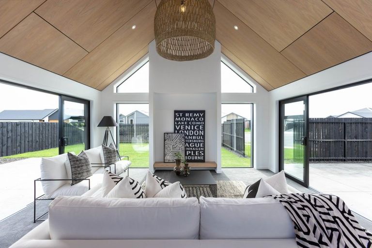 Photo of property in 28 Angus Place, Rangiora, 7400