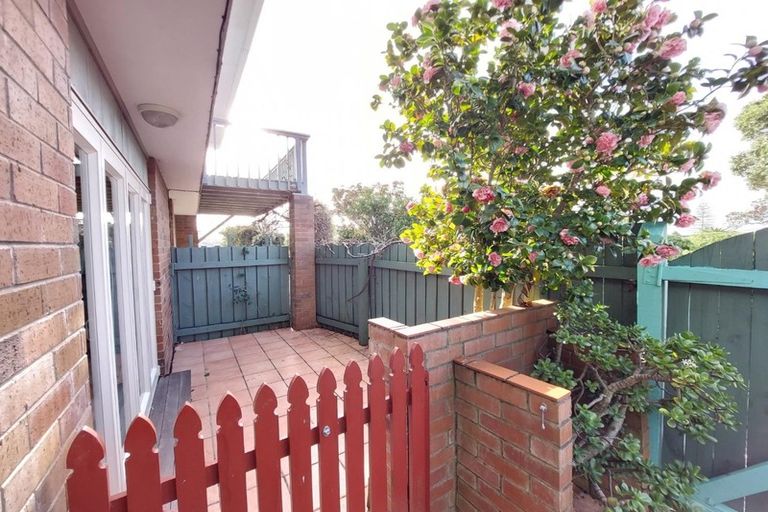 Photo of property in 2/99 Kowhai Road, Mairangi Bay, Auckland, 0630
