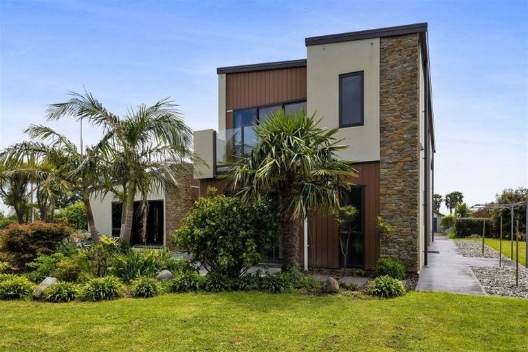 Photo of property in 1b Links Drive, Waiwhakaiho, New Plymouth, 4312