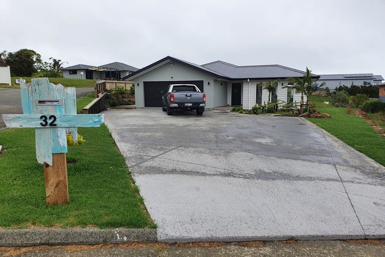 Photo of property in 32 Eagles Way, Cable Bay, 0420