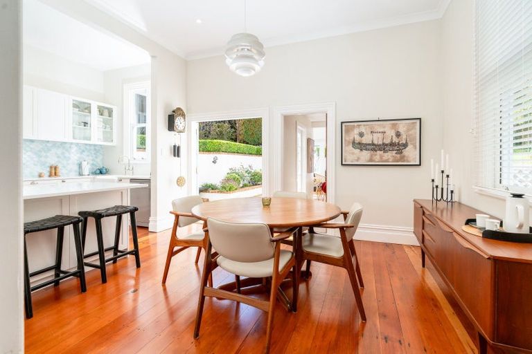 Photo of property in 33 Grove Road, Kelburn, Wellington, 6012