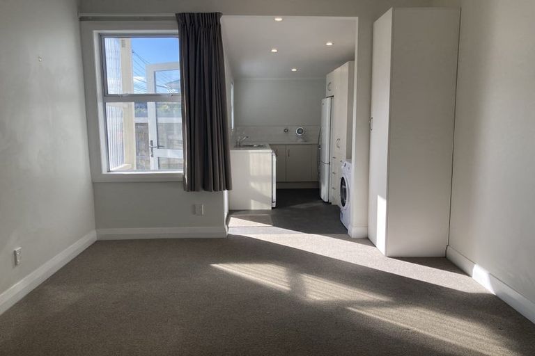 Photo of property in 17 Queens Drive, Kilbirnie, Wellington, 6022