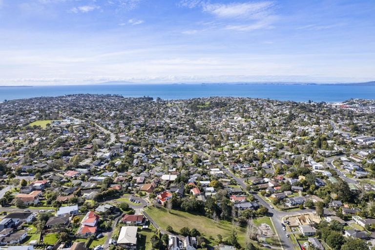 Photo of property in 22 Cairnbrae Court, Northcross, Auckland, 0632