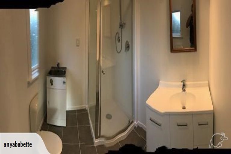 Photo of property in 16 Holiday Road, Stanmore Bay, Whangaparaoa, 0932