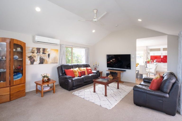 Photo of property in 20 Arataki Road, Havelock North, 4130