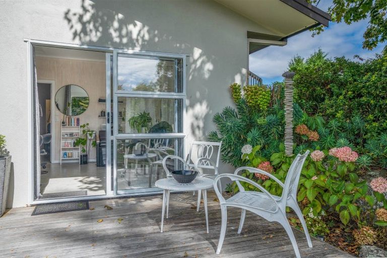 Photo of property in 142 Gillespie Place, Acacia Bay, Taupo, 3385