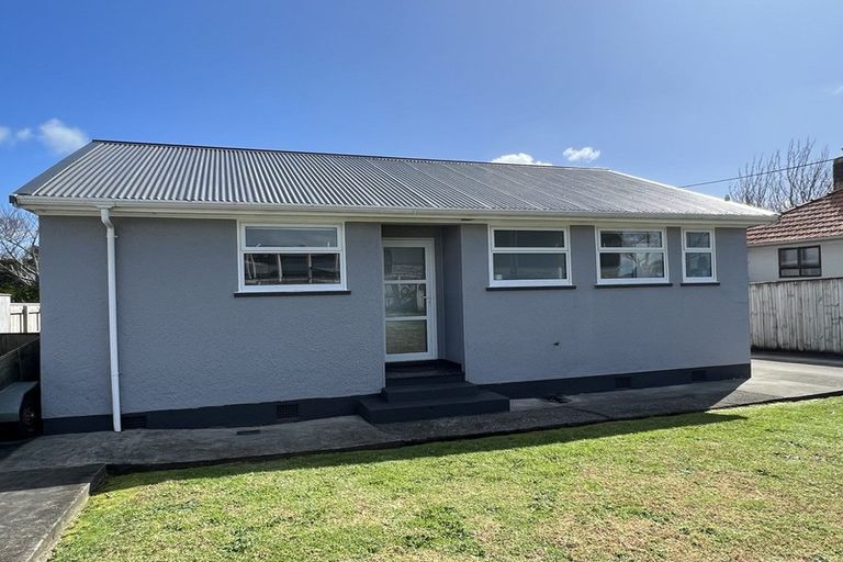 Photo of property in 77 Clifton Drive, Waitara, 4320