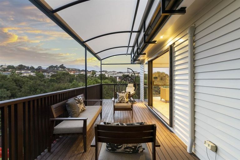 Photo of property in 31 Trotting Terrace, Fairview Heights, Auckland, 0632