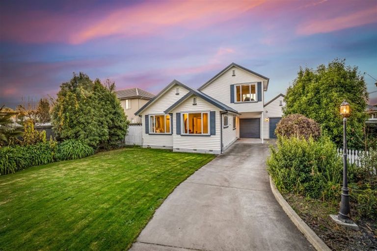 Photo of property in 139 Centaurus Road, Saint Martins, Christchurch, 8022