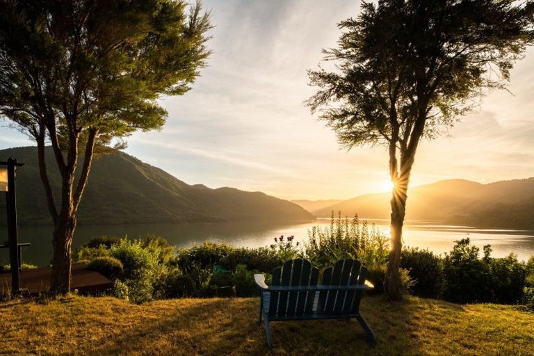 Photo of property in 579 Queen Charlotte Drive, Havelock, 7281