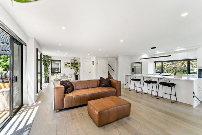 Photo of property in 2 Tollana Road, Te Atatu Peninsula, Auckland, 0610