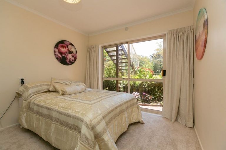 Photo of property in 12 Sequoia Grove, Merrilands, New Plymouth, 4312