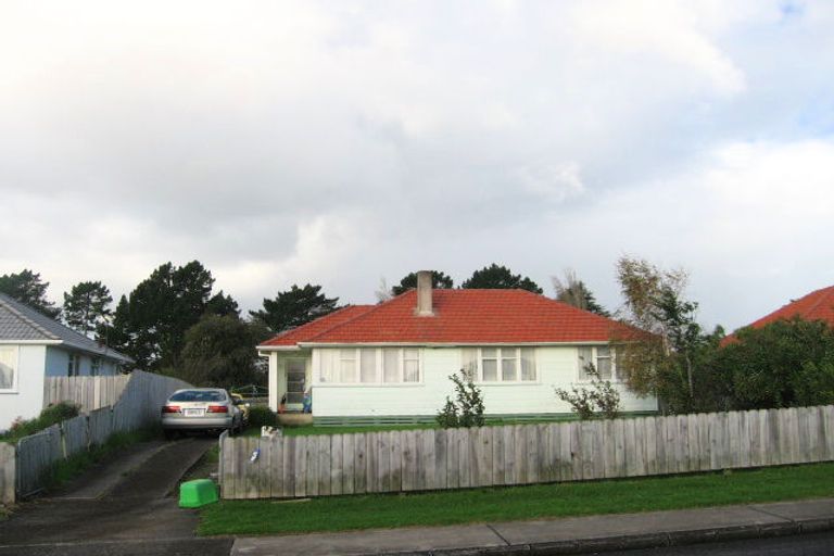 Photo of property in 17 Middlemore Crescent, Papatoetoe, Auckland, 2025