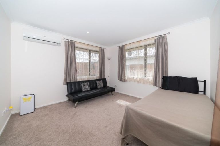 Photo of property in 134 Johnstone Drive, Fitzherbert, Palmerston North, 4410