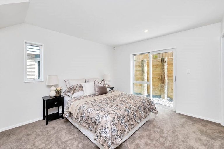 Photo of property in 25b Pupuke Road, Birkenhead, Auckland, 0627