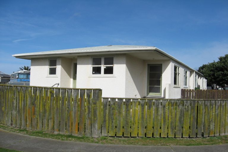 Photo of property in 1 Kupe Place, Castlecliff, Whanganui, 4501