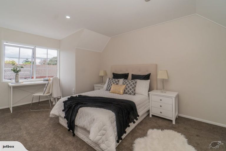 Photo of property in 2/73 Botany Road, Botany Downs, Auckland, 2010