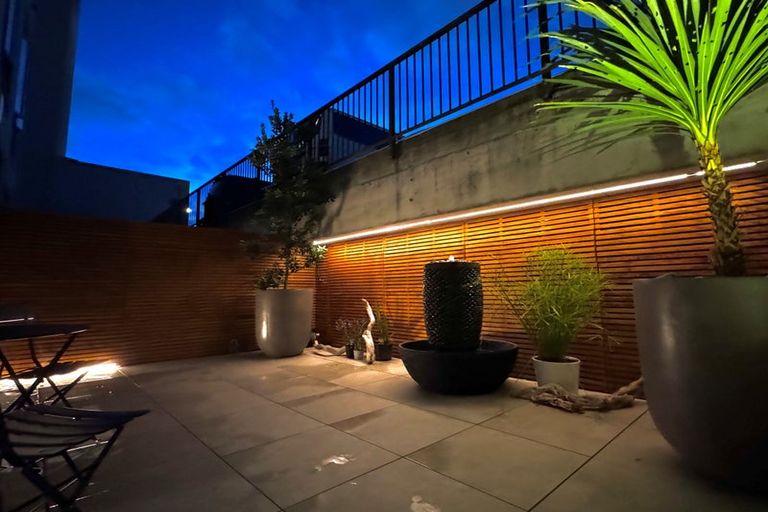 Photo of property in Augusta Apartments, 7/254 Willis Street, Te Aro, Wellington, 6011