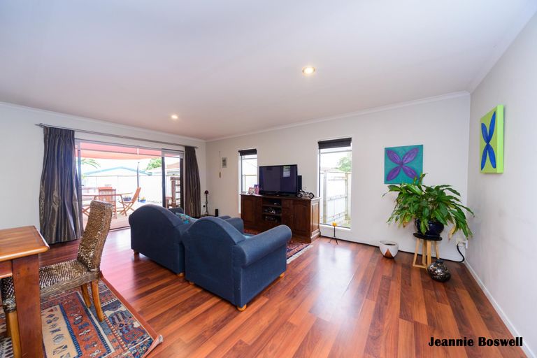 Photo of property in 9 Walnut Grove, Kelvin Grove, Palmerston North, 4414