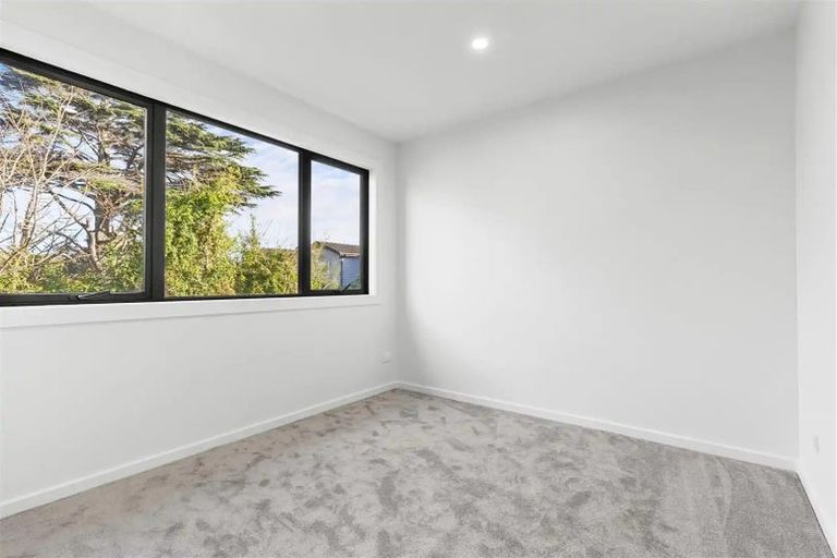 Photo of property in 8/25 Swanson Road, Henderson, Auckland, 0610