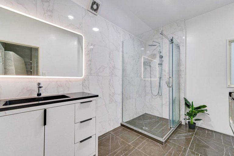 Photo of property in 13 San Martin Place, Goodwood Heights, Auckland, 2105