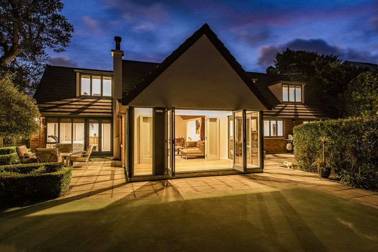 Photo of property in 17a Simla Crescent, Khandallah, Wellington, 6035