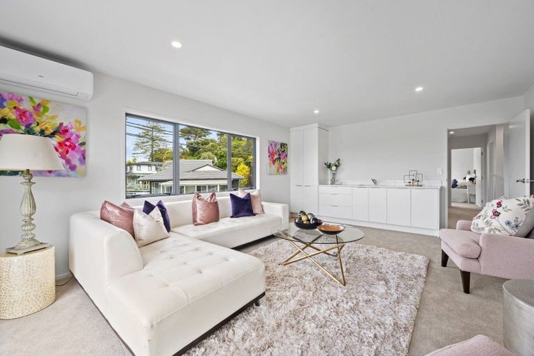 Photo of property in 41 Pohutukawa Avenue, Shelly Park, Auckland, 2014