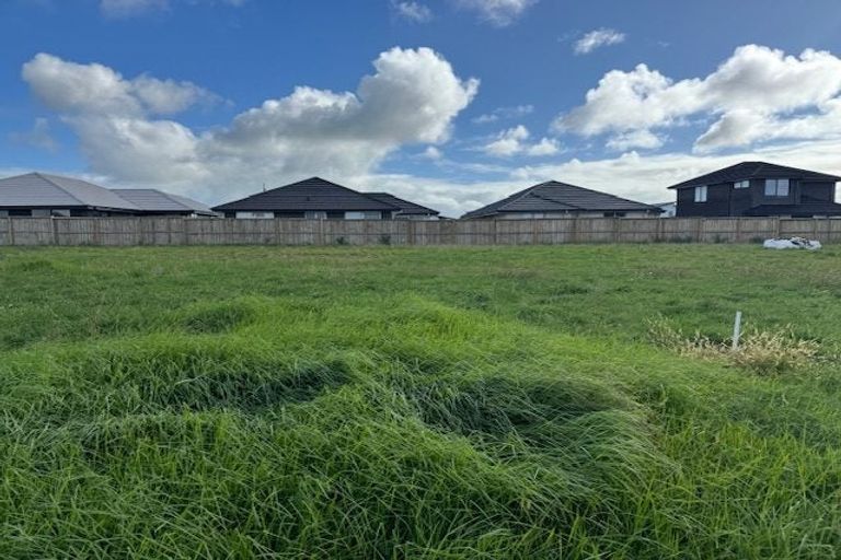 Photo of property in 10 Whata Street, Clarks Beach, 2122