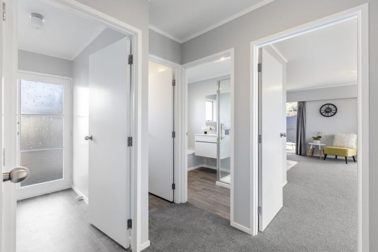 Photo of property in 1/12 Lydford Place, Glendene, Auckland, 0602