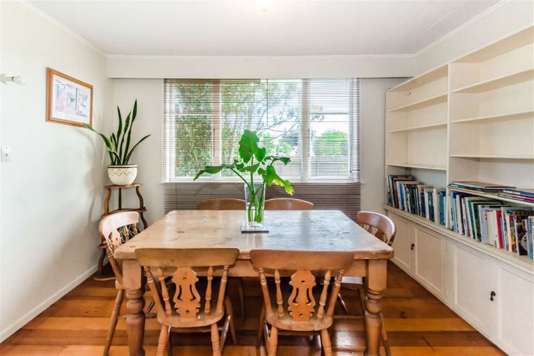 Photo of property in 14 Buckley Grove, Paraparaumu, 5032