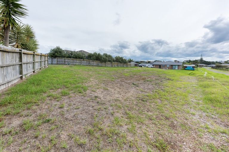 Photo of property in 15 Ocean View Rise, Ruakaka, 0116