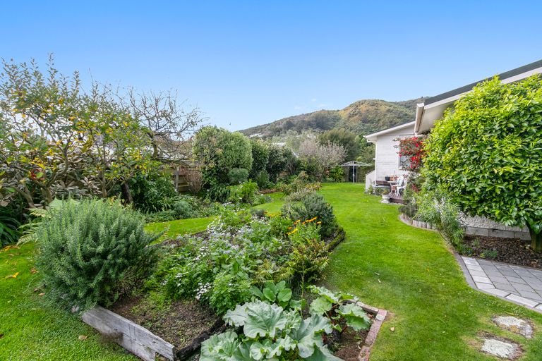 Photo of property in 13a Norton Park Avenue, Fairfield, Lower Hutt, 5011