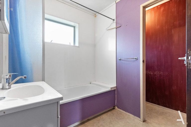 Photo of property in 2/70 Cliff View Drive, Green Bay, Auckland, 0604