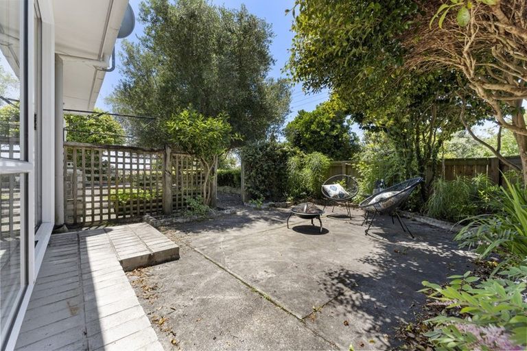 Photo of property in 335f Devon Street West, New Plymouth, 4310