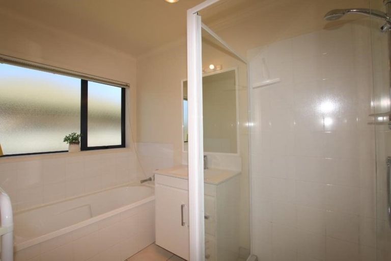 Photo of property in 24 Glencalder Place, Wattle Downs, Auckland, 2103