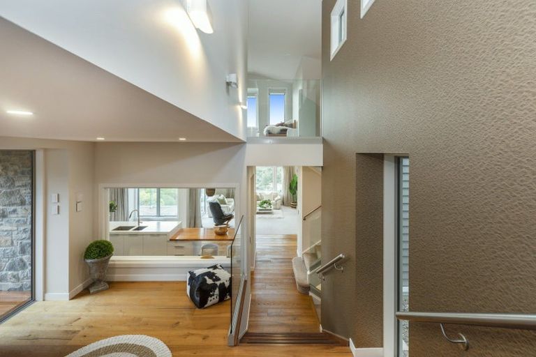 Photo of property in 2 Challenger Lane, Redcliffs, Christchurch, 8081